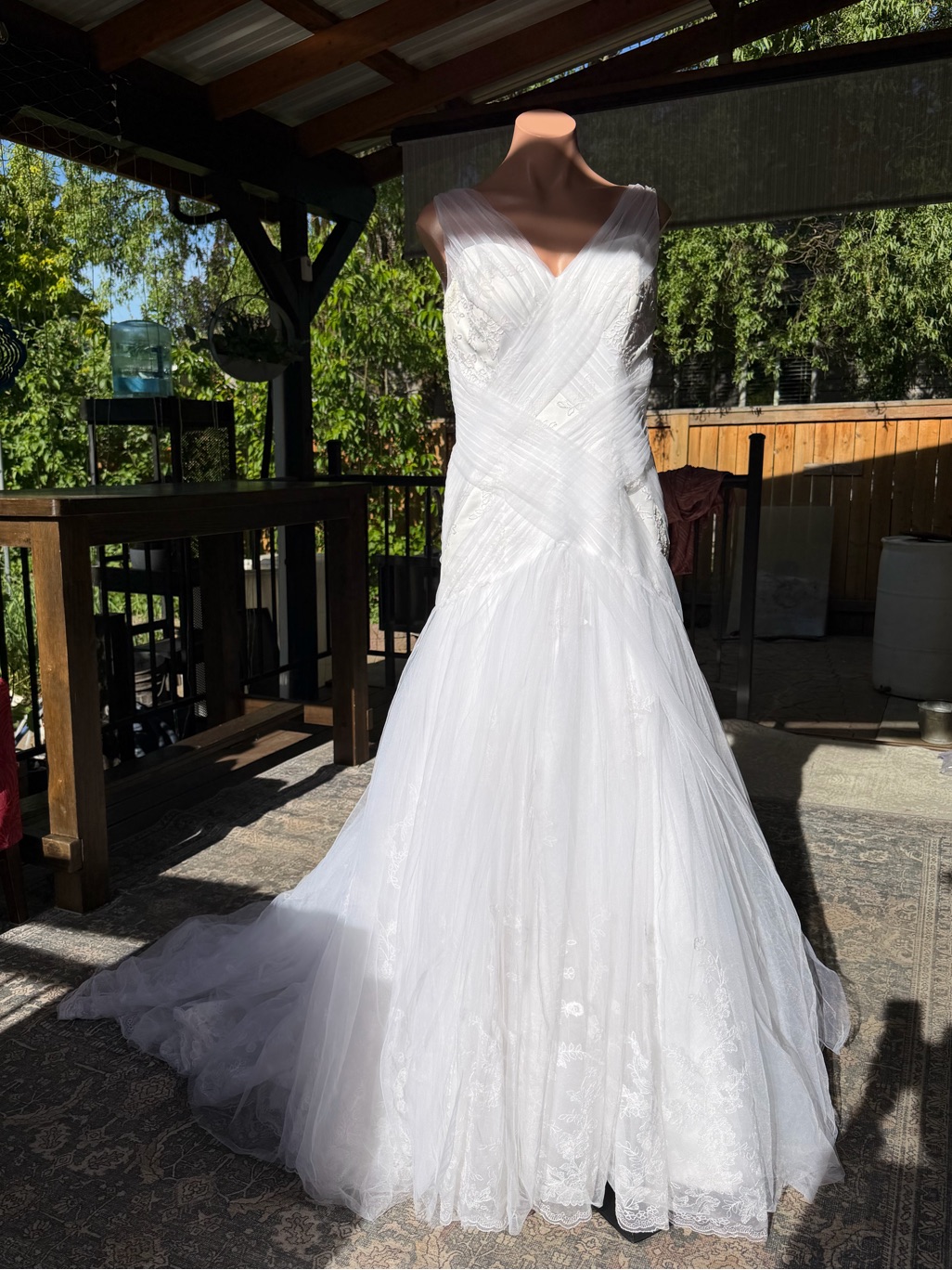 Eden Black Label By Davids Bridal Elegant White V-Neck Tulle Wedding Gown Sz 10